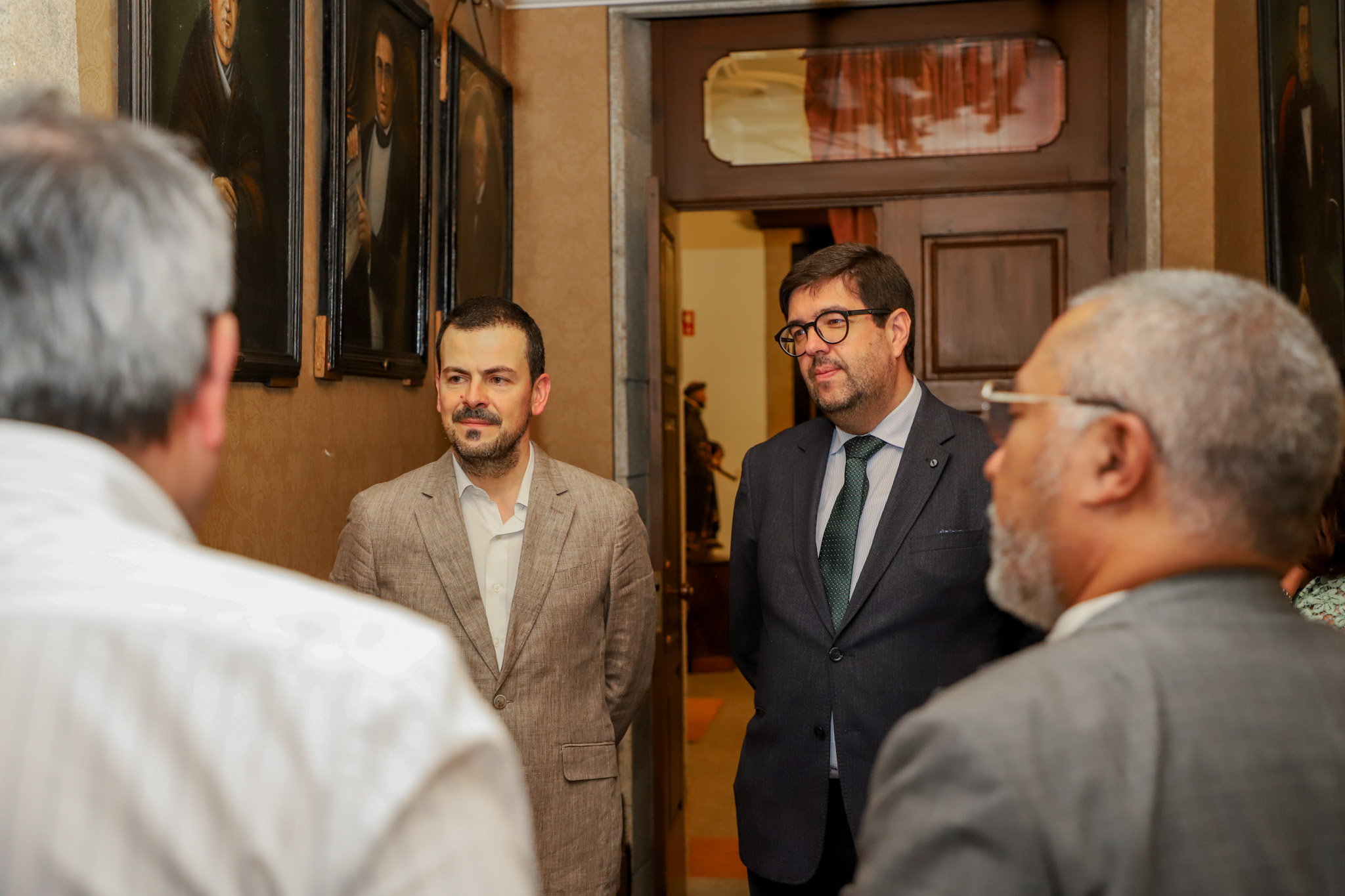 Barcelos: Comitiva internacional com arquivos de Espanha, Itália e Hungria visita o Arquivo Leonor SCMB Visita AL e NM 2