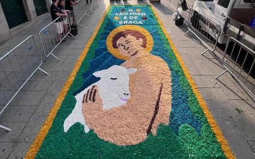 São João de Braga Deslumbrante tapete de sal no centro histórico surpreende bracarense