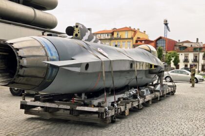 Viana Caça F-16 já está instalado no centro da cidade para abrir os 74 anos da Força Aérea