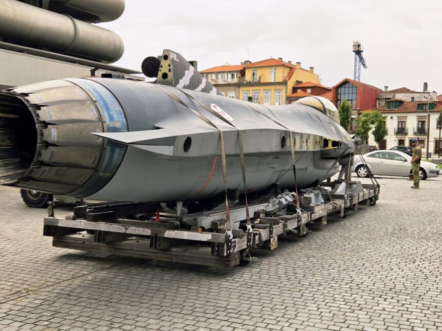 Viana: Caça F-16 já está instalado no centro da cidade para abrir os 74 anos da Força Aérea Viana Caça F-16 já está instalado no centro da cidade para abrir os 74 anos da Força Aérea
