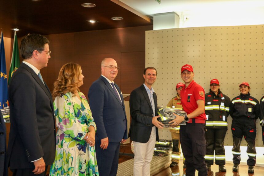 Vila Verde: Bombeiros recebem investimento de 400 mil euros em equipamento de proteção individual Vila Verde Bombeiros recebem investimento de 400 mil euros em equipamento de proteção individual