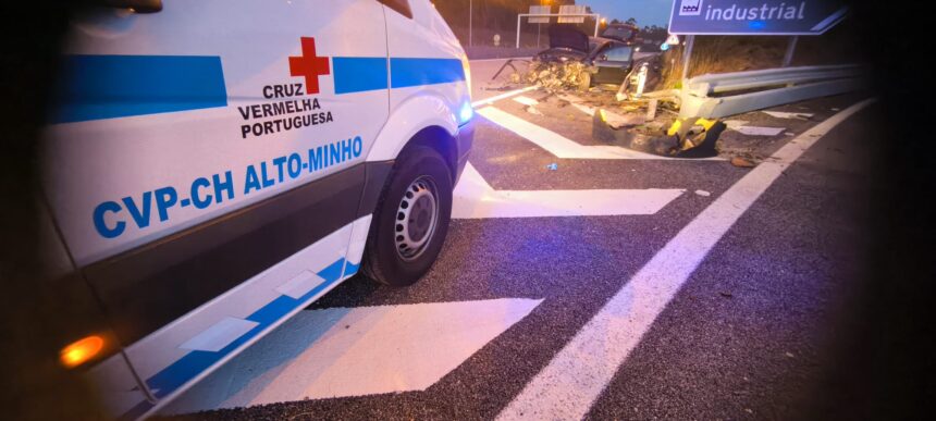A28: Despiste violento em Esposende resulta em dois feridos Acidente Esposende A28