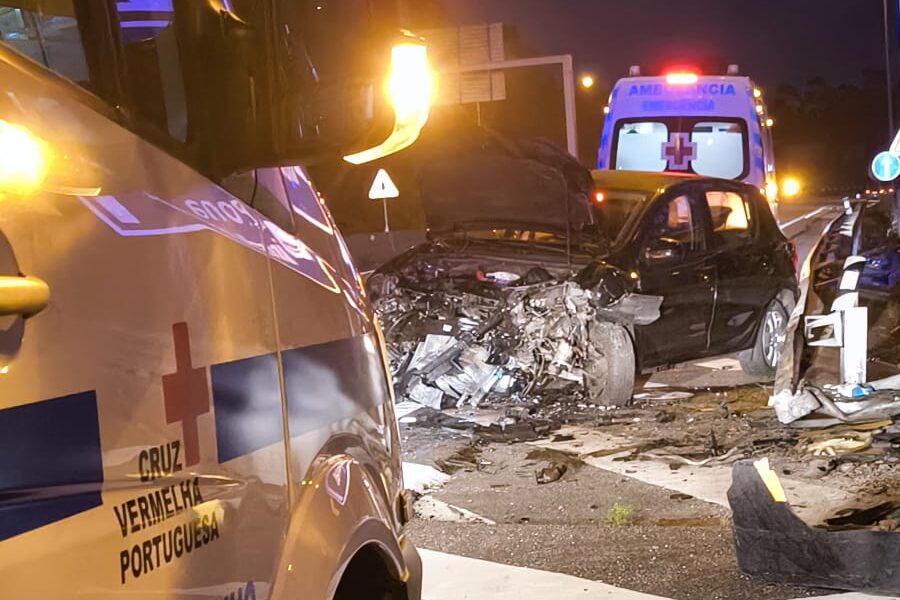 A28: Despiste violento em Esposende resulta em dois feridos Acidente Esposende A28