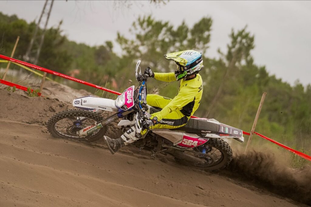 Motociclismo: Joana Gonçalves conquista duplo pódio nas areias de Pataias no fecho do Nacional de Enduro bb5e7340 8528 8f5b 4cd3 d50b156b8407