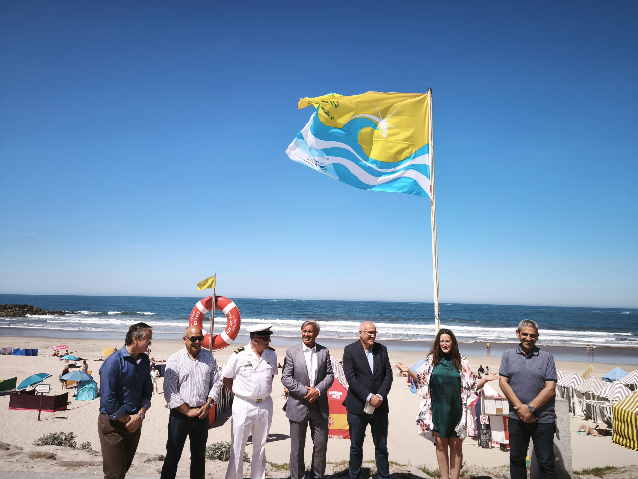 Esposende: Concelho hasteia 4 Bandeiras Azuis e 6 de Qualidade de Ouro qo1