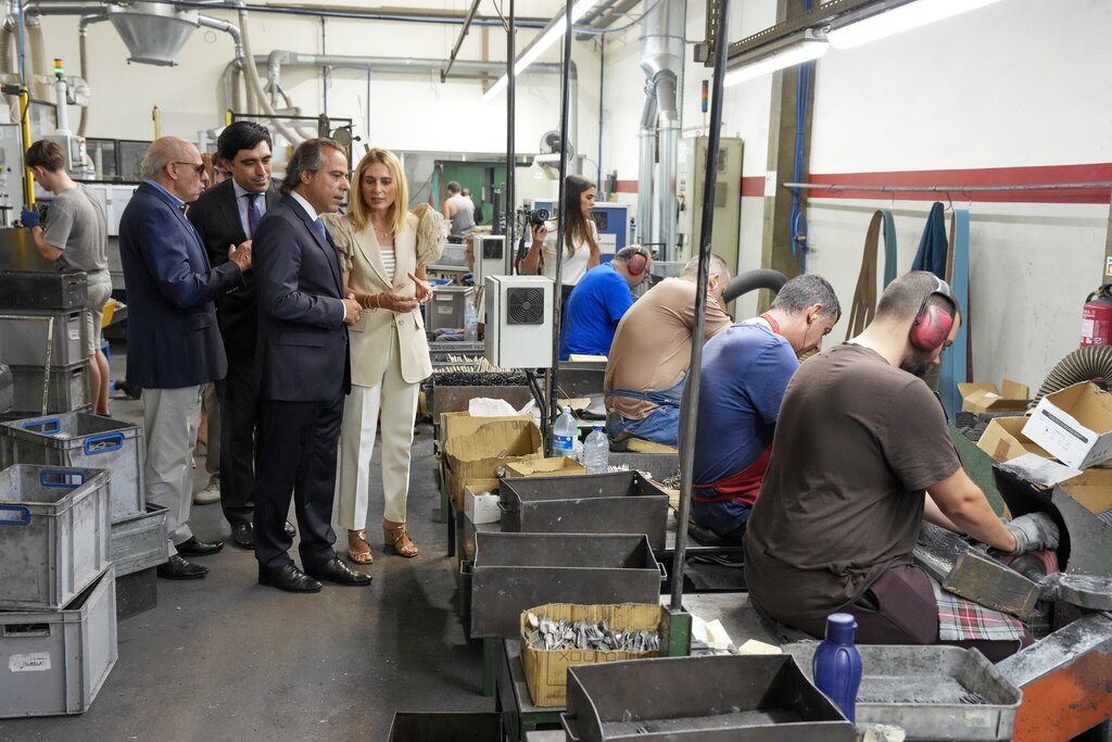 Guimarães: A única fábrica de tesouras de Portugal emprega 65 pessoas e lidera no setor da cutelaria