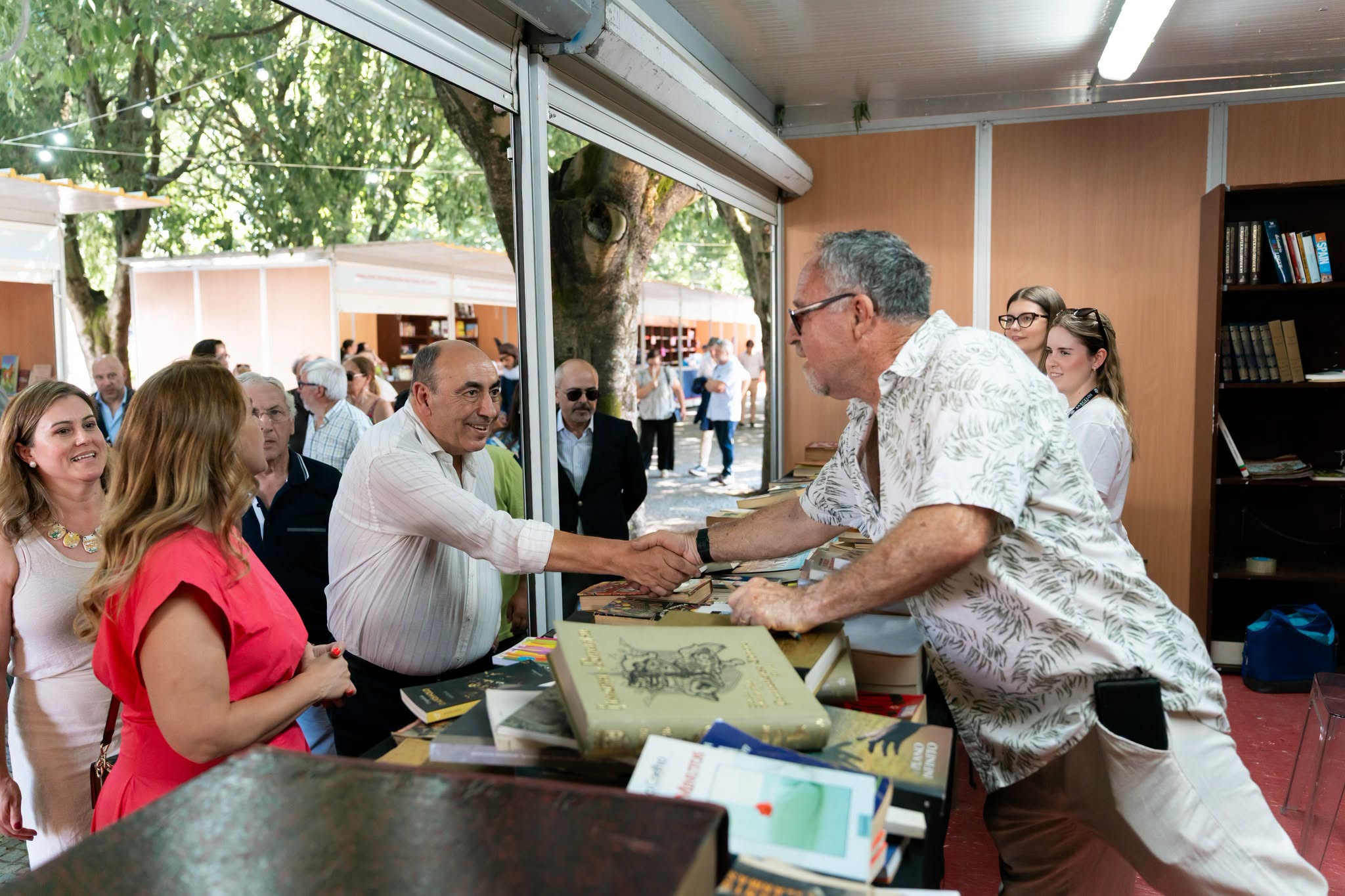 Barcelos: 43.ª Feira do Livro já anima o Jardim das Barrocas 736778663 1563439865294432 4017583808891490510 n