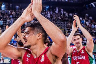 Basquetebol Poveiro Diogo Brito brilha em Atenas e guia Portugal a triunfo histórico sobre a Grécia