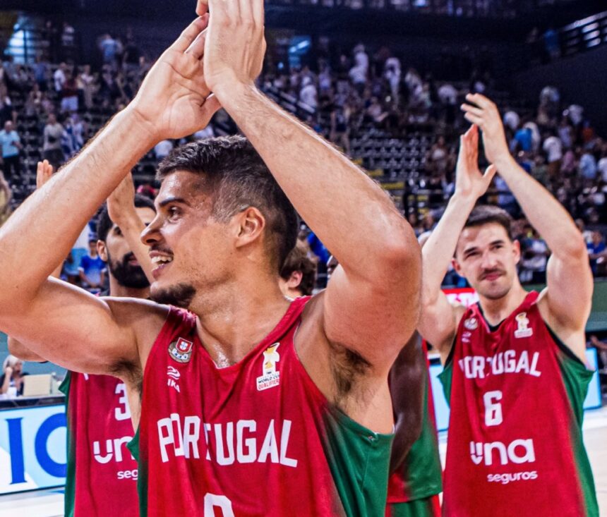 Basquetebol: Poveiro Diogo Brito brilha em Atenas e guia Portugal a triunfo histórico sobre a Grécia Basquetebol Poveiro Diogo Brito brilha em Atenas e guia Portugal a triunfo histórico sobre a Grécia