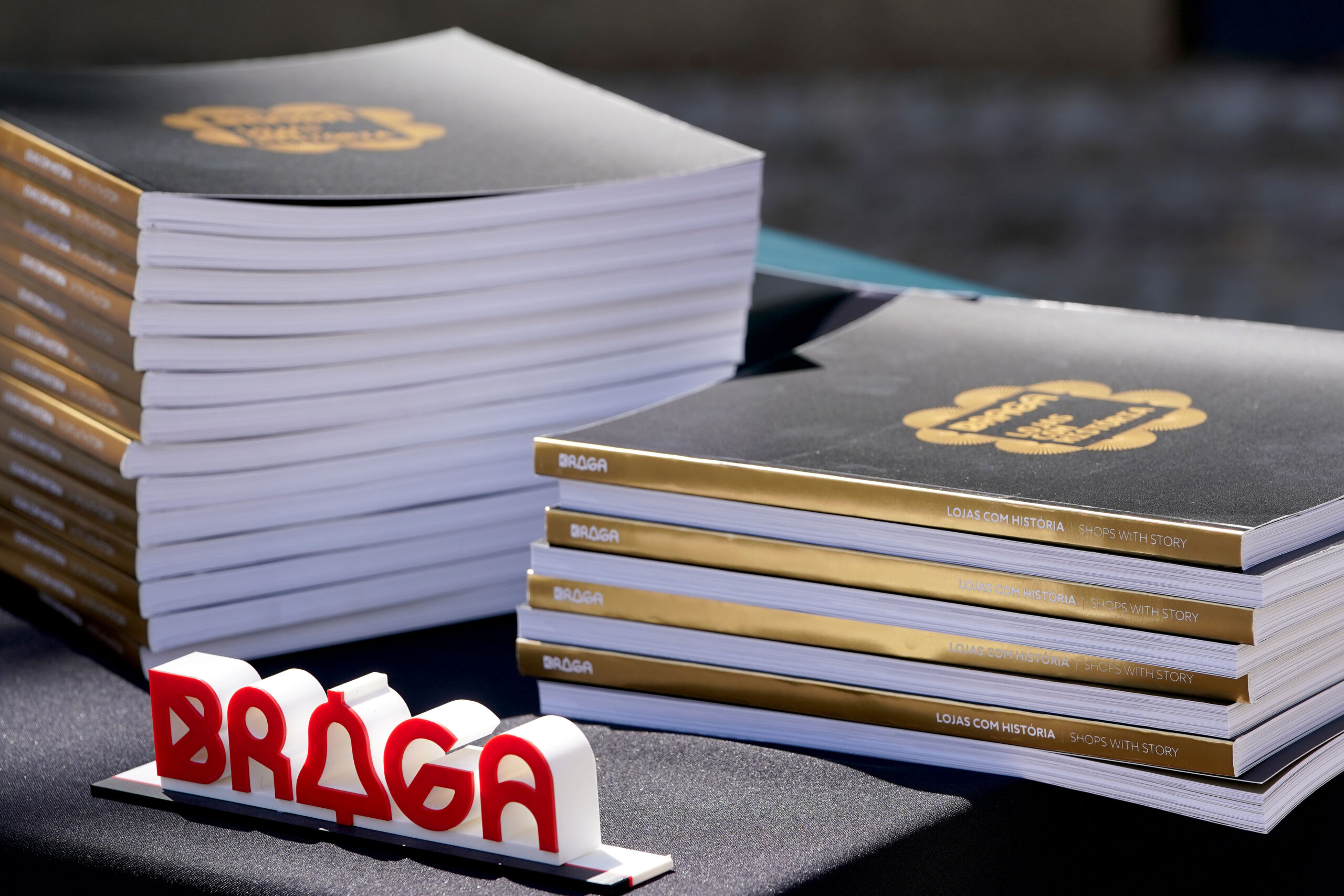 Braga: Município entrega selos e livro "Lojas com História" a 58 estabelecimentos tradicionais CMB08072026SERGIOFREITAS13022624445887 scaled