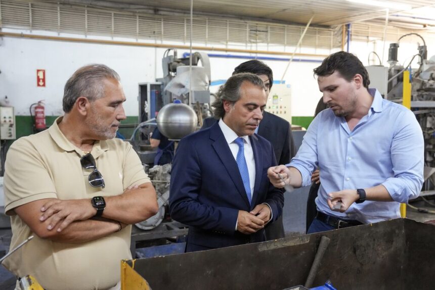 Guimarães: A única fábrica de tesouras de Portugal emprega 65 pessoas e lidera no setor da cutelaria Guimaraes A unica fabrica de tesouras de Portugal emprega 65 pessoas e lidera no setor da cutelaria