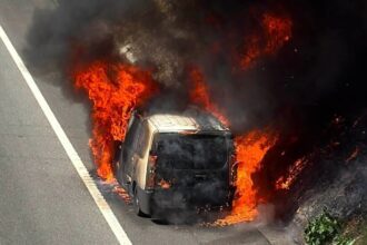 Maia Carrinha totalmente destruida por incendio na A3 no sentido Porto Braga e1784738879762