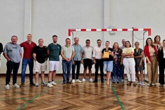 Paredes de Coura Municipio reforca seguranca nos equipamentos desportivos com novos DAE e pessoal formado pelo INEM