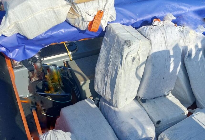 Setúbal / Sines: Polícia Marítima apreende 2,1 toneladas de cocaína no litoral alentejano Setubal Sines Policia Maritima apreende 21 toneladas de cocaina no litoral alentejano e1785493735302