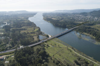 Viana Empreitada da nova travessia sobre o Rio Lima esta concluida e aguarda certificacao