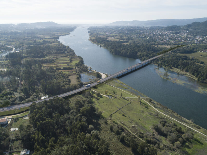 Viana: Empreitada da nova travessia sobre o Rio Lima está concluída e aguarda certificação Viana Empreitada da nova travessia sobre o Rio Lima esta concluida e aguarda certificacao