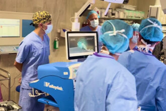 Viana Hospital de Santa Luzia estreia cirurgias robóticas ao joelho com sistema VELYS
