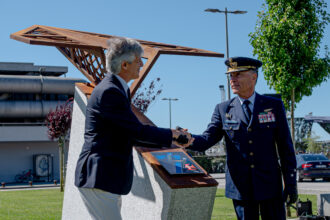 Viana Inaugurado monumento em aço corten e filigrana para celebrar o 74.º aniversário da Força Aérea