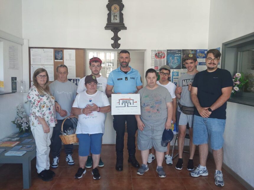 Vieira do Minho Utentes do CACI visitam quartel da GNR e inscrevem novo recruta