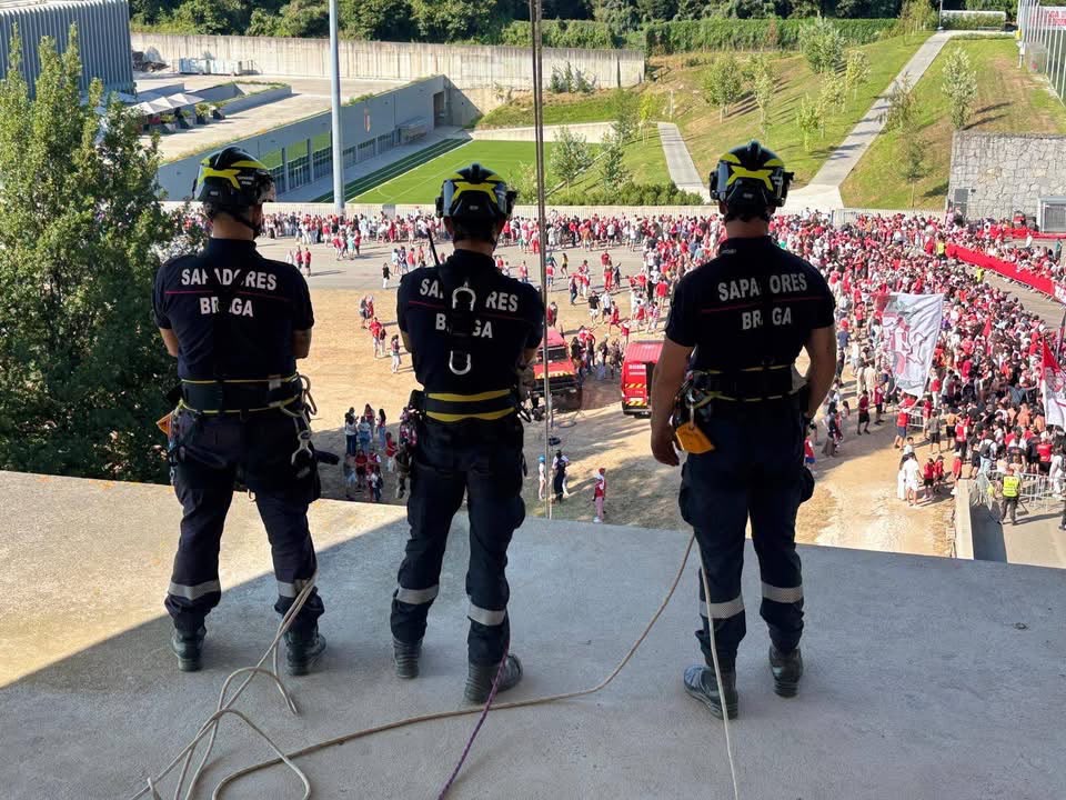 Braga: Bombeiros Sapadores animam festa do SC Braga com slide gigante e banho de espuma WhatsApp Image 2026 07 22 at 12.09.27 1