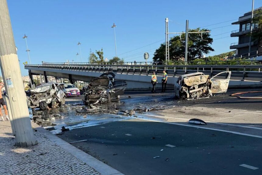 Fuga à Polícia. Despistou-se, fez três feridos em Lisboa...e não tinha carta psp fuga acidente 3 feridos lisboa