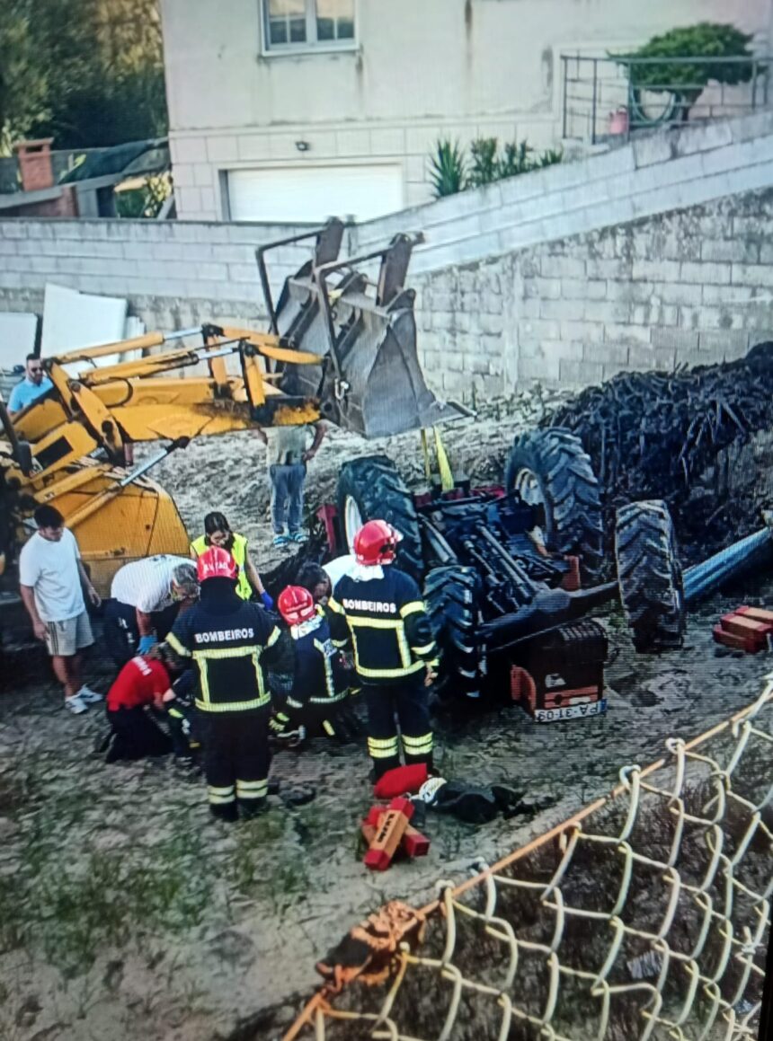 Esposende: Acidente com trator em Apúlia faz um ferido grave Trator Apúlia esposende capota