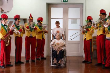 Barcelos Lurdes Faria celebrou 100 anos com animacao da Banda do Galo