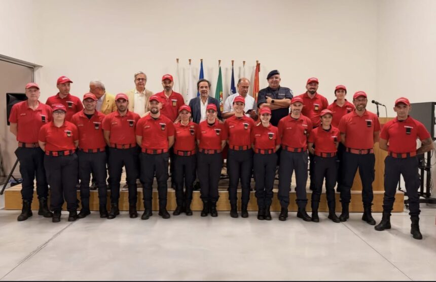 Braga 13 elementos dos Bombeiros Voluntarios distinguidos em cerimonia de entrega de divisas