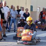Braga Presidente da Camara junta se a tradicao e desce o Bairro da Alegria em carrinho de rolamentos