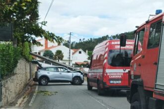 Caminha Despiste automóvel com embate em poste de eletricidade faz dois feridos em Seixas