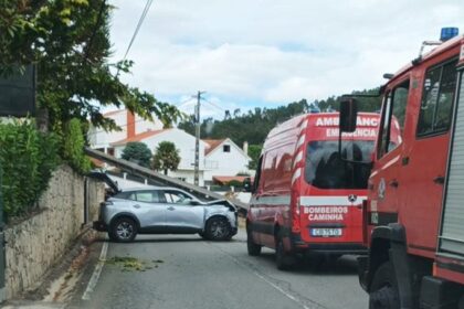 Caminha Despiste automóvel com embate em poste de eletricidade faz dois feridos em Seixas