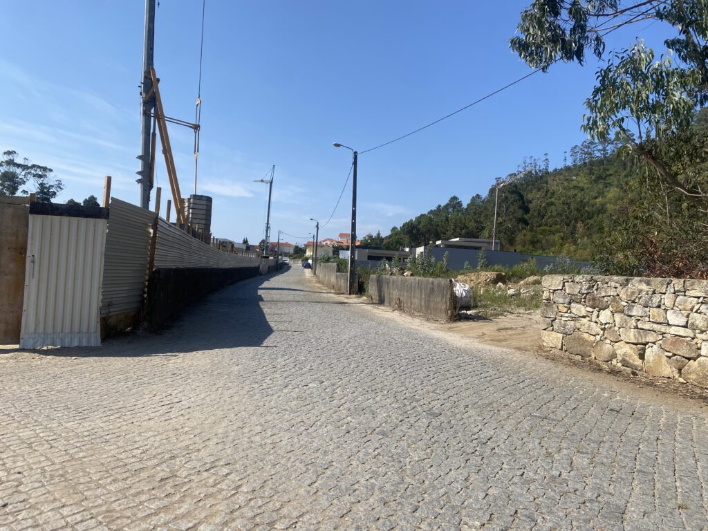 Esposende aprova estudo para reperfilar 2,3 km da Estrada Real em Marinhas Esposende aprova estudo para reperfilar 23 km da Estrada Real em Marinhas