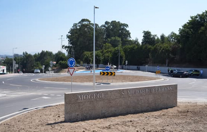 Famalicao Inaugurada nova rotunda na VIM de ligacao a Mogege num investimento de 740 mil euros