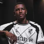Futebol Yeimar Mosquera inscrito e disponivel para a estreia do V. Guimaraes frente ao Sp. Braga