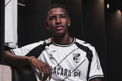 Futebol Yeimar Mosquera inscrito e disponivel para a estreia do V. Guimaraes frente ao Sp. Braga
