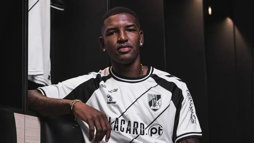 Futebol Yeimar Mosquera inscrito e disponivel para a estreia do V. Guimaraes frente ao Sp. Braga