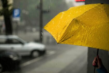 Minho sob aviso amarelo esta segunda feira devido a chuva forte trovoada e vento