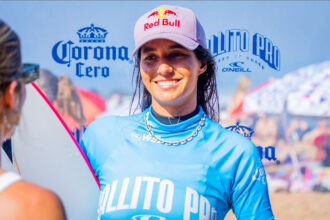 Surf Teresa Bonvalot vence o Ballito Pro na África do Sul após final histórica com Francisca Veselko