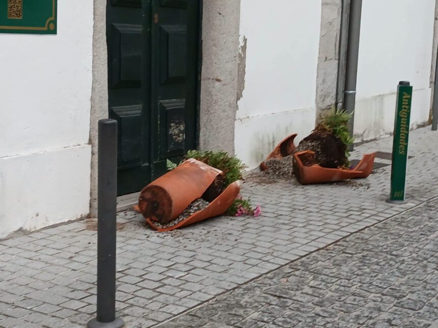 Viana Autarquia repudia atos de vandalismo no centro historico