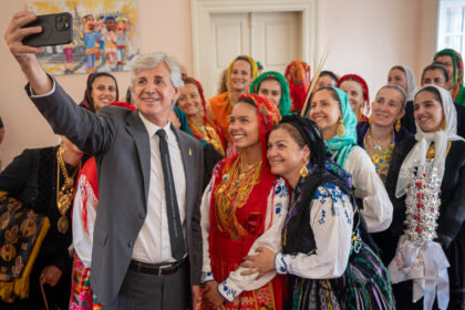 Viana Desfile da Mordomia junta mil mulheres na Romaria dAgonia
