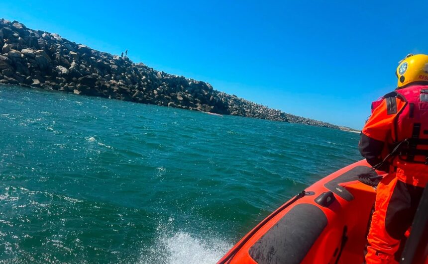 Viana: Praticante de windsurf resgatado junto ao molhe do porto Viana Praticante de windsurf resgatado junto ao molhe do porto