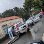 Uma colisão rodoviária entre dois veículos ligeiros, na Rua Padre Domingos Joaquim Pereira, em Louro, Famalicão, provocou quatro feridos ligeiros, transportados para o Hospital de Famalicão.