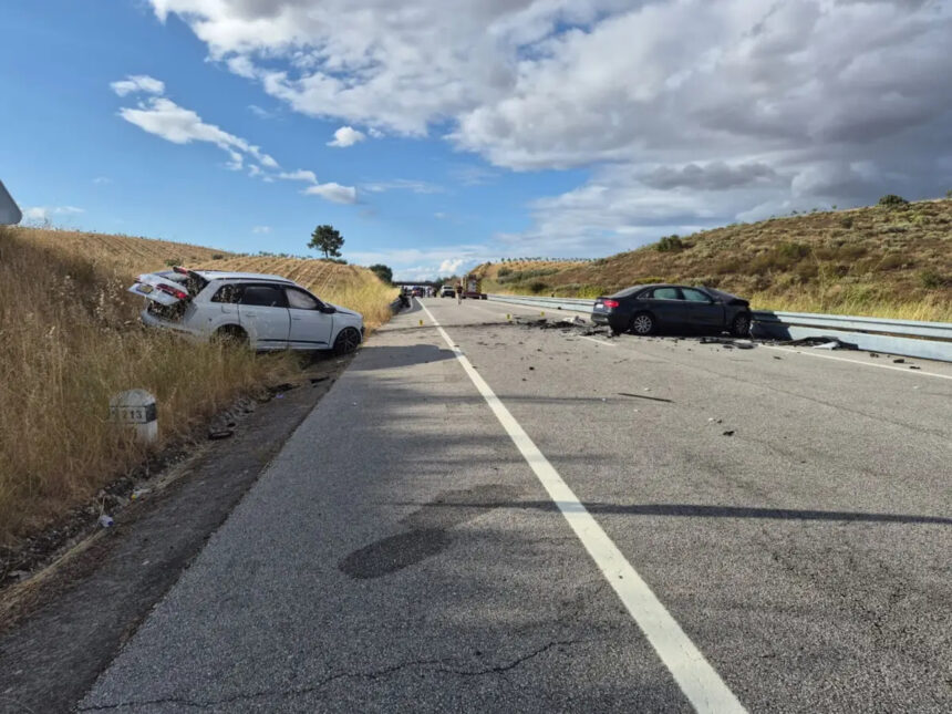 EN213: Um morto e seis feridos graves em colisão frontal valpacos mirandela um morto acidente variante EN213 - 1