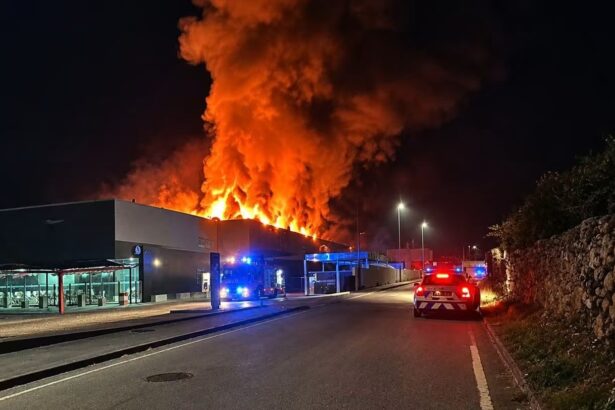 Incêndio intermarche Areosa Viana do Castelo