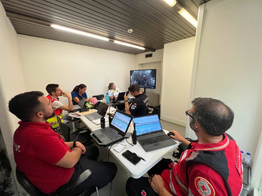 Braga: Dispositivo de socorro da Noite Branca resolveu mais de 80% dos casos no local e evitou pressão hospitalar 803103340 1381123457510118 7230382233455430766 n