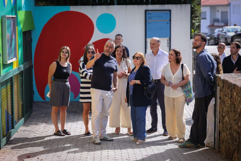 Braga: Programa «Descentrar» cria mural participativo no Jardim de Infância de Lamas com a comunidade escolar 825279662 1645646060529135 5096238849025105504 n