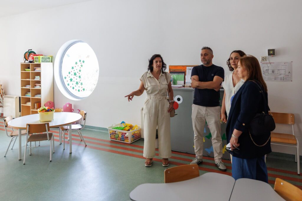 Braga: Programa «Descentrar» cria mural participativo no Jardim de Infância de Lamas com a comunidade escolar 825292019 1400148192307284 308421352095620258 n
