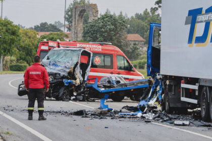 Acidente vila do conde camiao pronto socorro um morto - 1