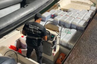 Almada Policia Maritima apreende 5 900 litros de combustivel em operacao noturna em Porto Brandao e1790072489858