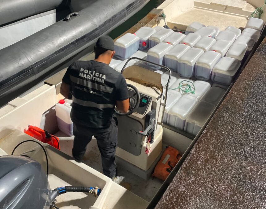 Almada Policia Maritima apreende 5 900 litros de combustivel em operacao noturna em Porto Brandao e1790072489858